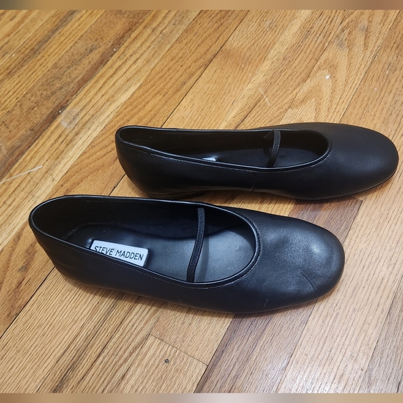 Steve Madden Women’s Size 7.5M Black Leather Flats Slip On Ballet Shoes Pre-Owne - Picture 2 of 9